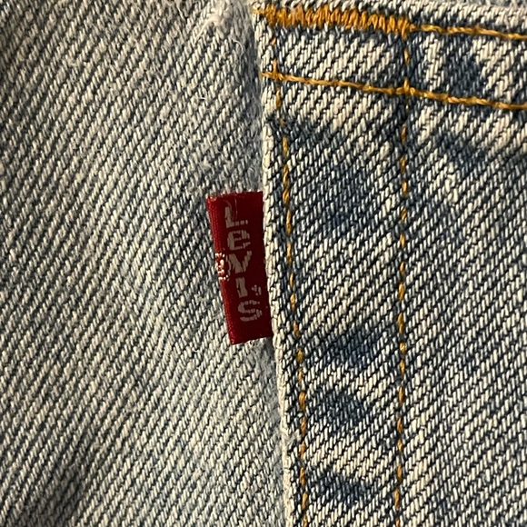 Vintage Levi’s Denim Shorts Lightwash - Picture 11 of 16